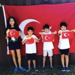cocuklar_tr_bayrak_teksas_turkishjournal