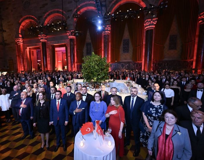 AA-20231030-32572153-32572138-TURKIYENIN_NEW_YORK_BASKONSOLOSLUGUNDAN_CUMHURIYETIN_100_YILI_RESEPSIYONU