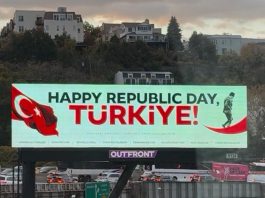 New York’ta Lincoln Tüneli Girişinde Cumhuriyet Bayramı Kutlaması